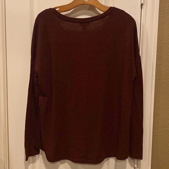 Old Navy Women’s Maroon Sweater Scoop neck Size Medium NWOT - Picture 4 of 6